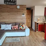 Apartament Krisztina Vendeghaz - Kueloenallo - Itt Csak Ti Vagytok Leányfalu