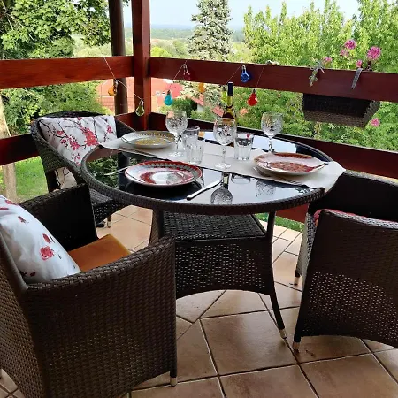 Apartment Krisztina Vendeghaz - Kueloenallo - Itt Csak Ti Vagytok *
