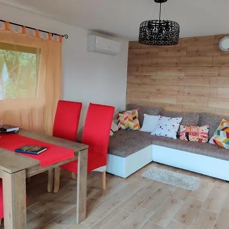 Krisztina Vendeghaz - Kueloenallo - Itt Csak Ti Vagytok Apartment Leányfalu