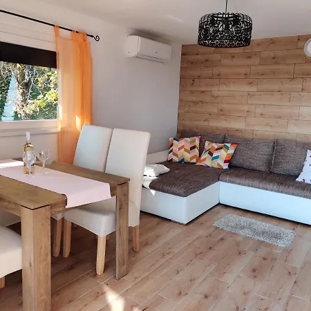 Apartment Krisztina Vendeghaz - Kueloenallo - Itt Csak Ti Vagytok *