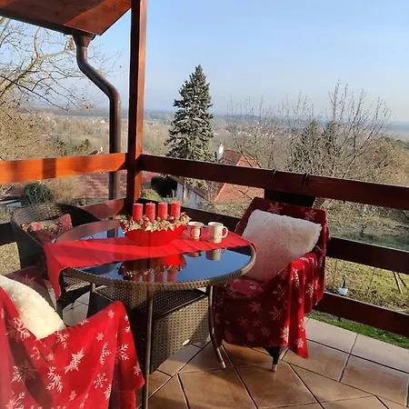 Krisztina Vendeghaz - Kueloenallo - Itt Csak Ti Vagytok