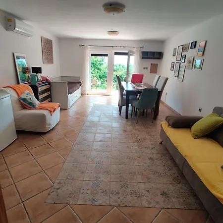 Krisztina Vendeghaz - Kueloenallo - Itt Csak Ti Vagytok Apartment Leanyfalu